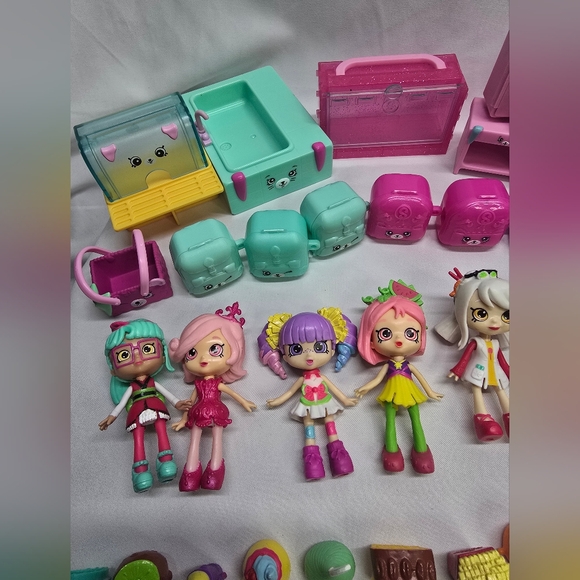 Huge Moose Shopkins Lot- Dolls, Figures, and Accessories + Disney Waffle Set - Picture 3 of 17